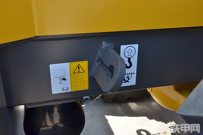 山东临工L952D装载机局部