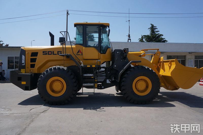 山东临工L958F装载机整机外观