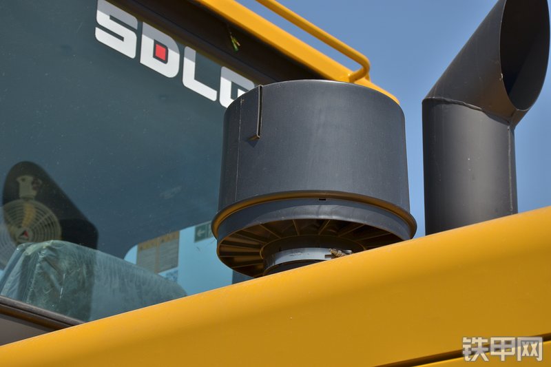 山东临工L952D装载机局部