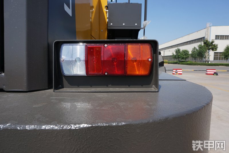 山东临工L953装载机局部