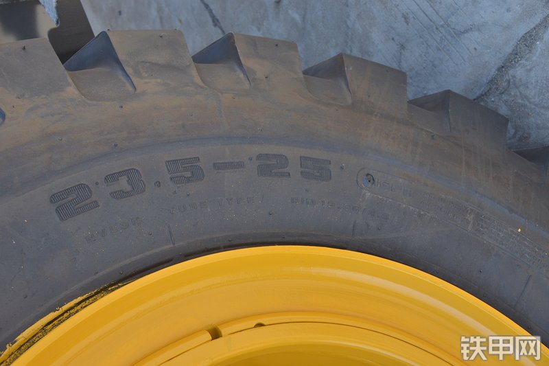 山东临工L952D装载机局部