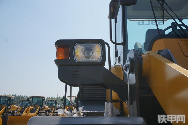 山东临工L953装载机局部