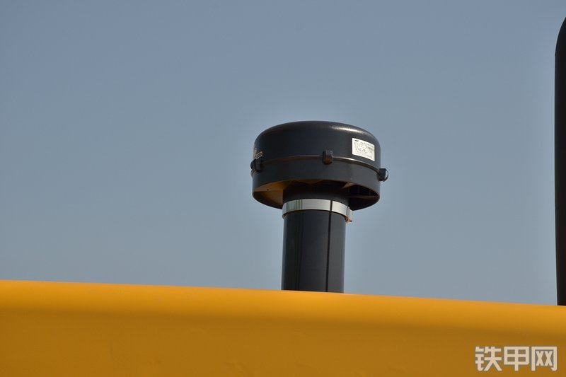 山东临工L933装载机局部