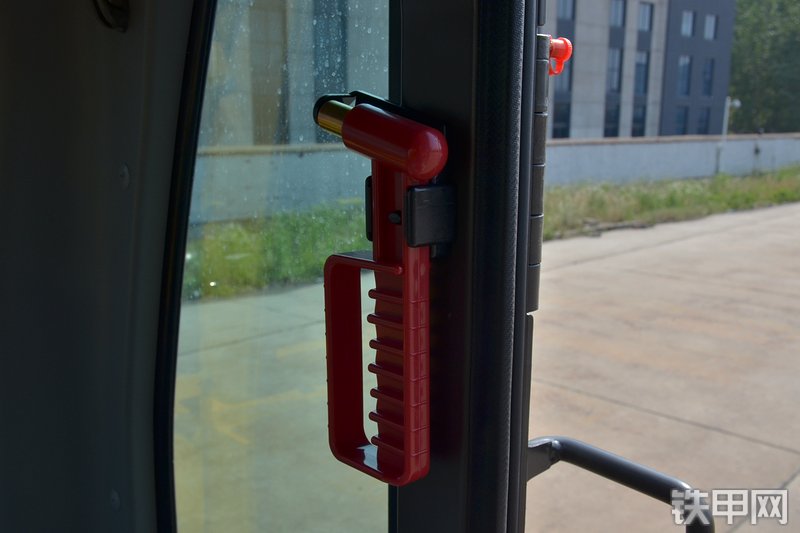 山东临工E6210F挖掘机局部