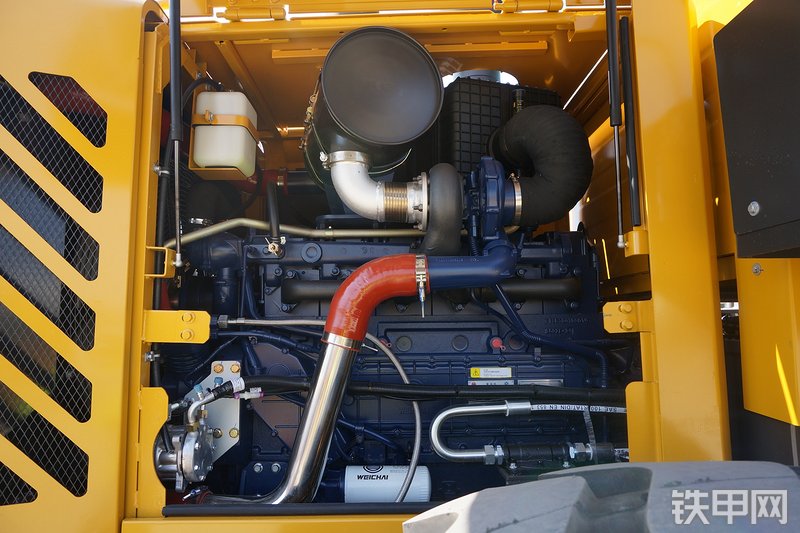 山东临工L953装载机局部