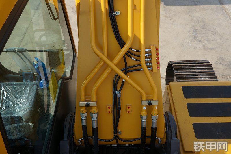 山东临工E6225F挖掘机局部