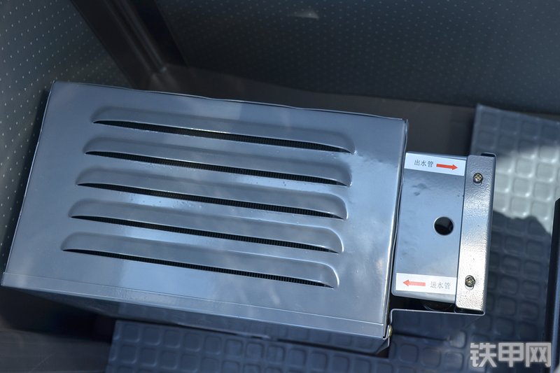 山东临工L933装载机局部