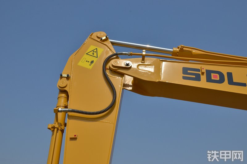 山东临工E6135F挖掘机局部