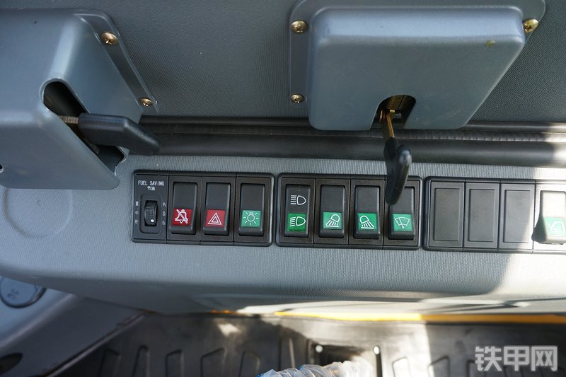 山东临工L953装载机局部