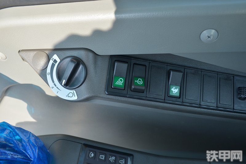 山东临工E6135F挖掘机局部