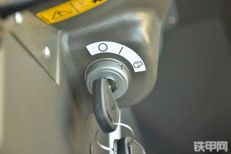 山东临工L952D装载机局部