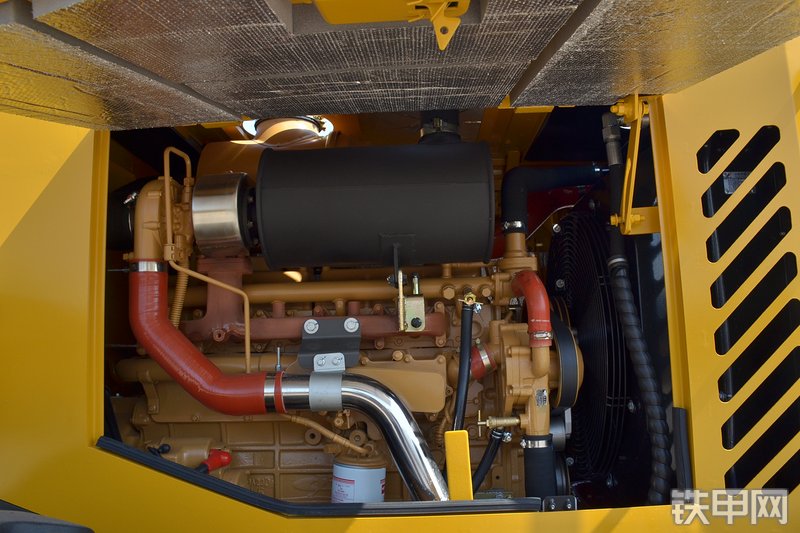 山东临工L933装载机局部