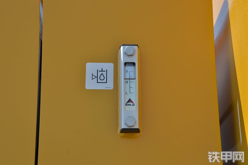 山东临工L933装载机局部