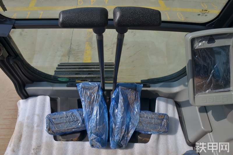 山东临工E6210F挖掘机局部