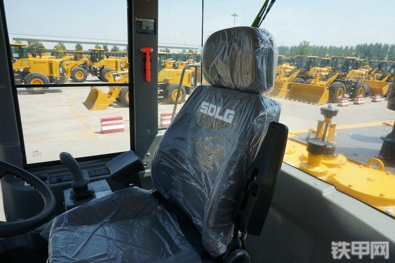 山东临工L958F装载机局部