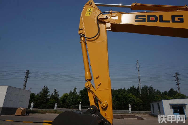 山东临工E6225F挖掘机局部