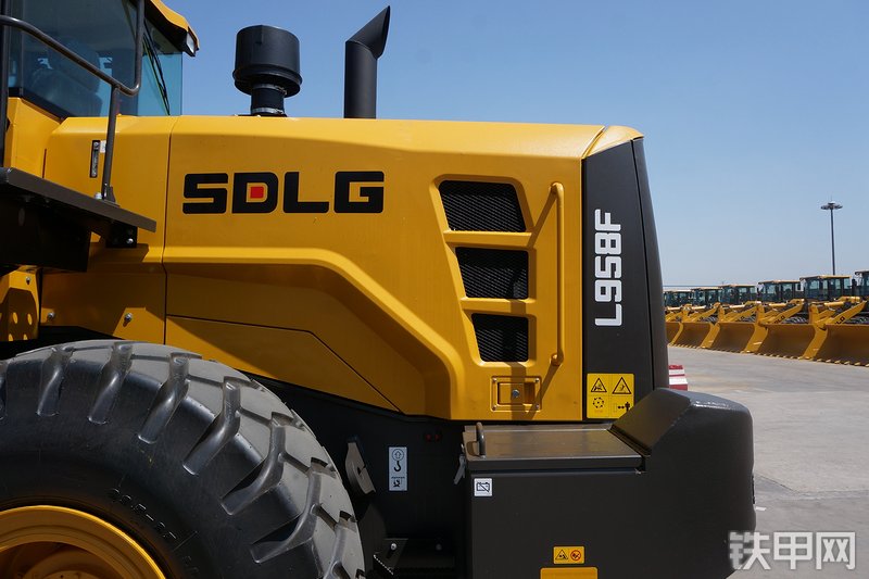 山东临工L958F装载机局部