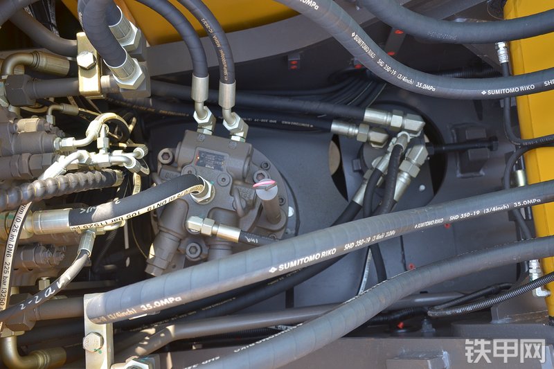 山东临工E6135F挖掘机局部