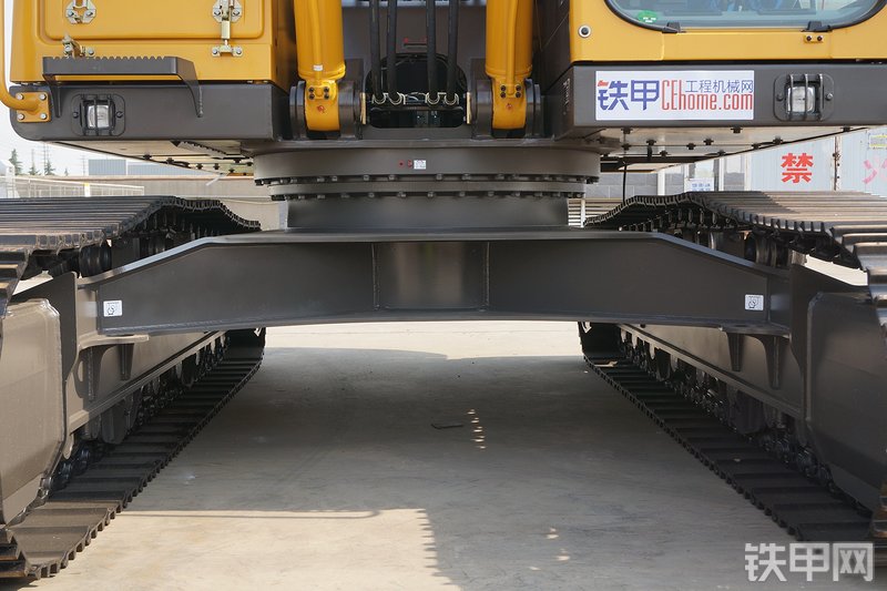 山东临工E6225F挖掘机局部