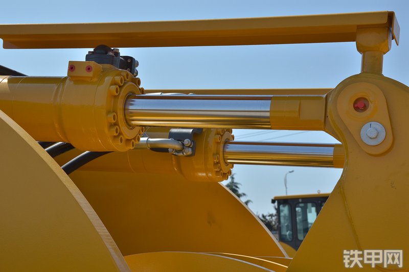 山东临工L952D装载机局部