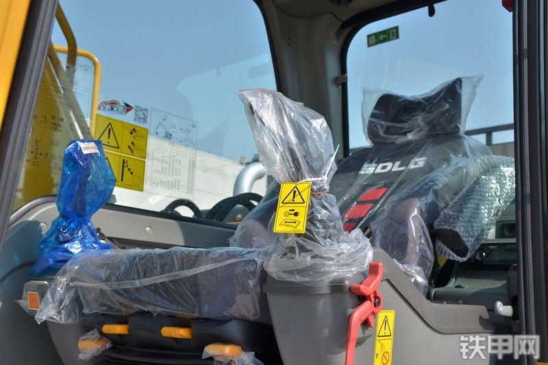 山东临工E6135F挖掘机局部