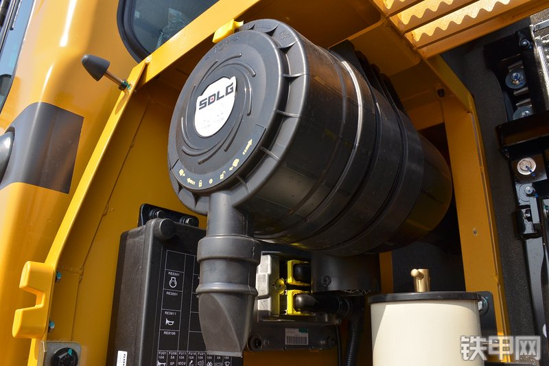 山东临工E6135F挖掘机局部