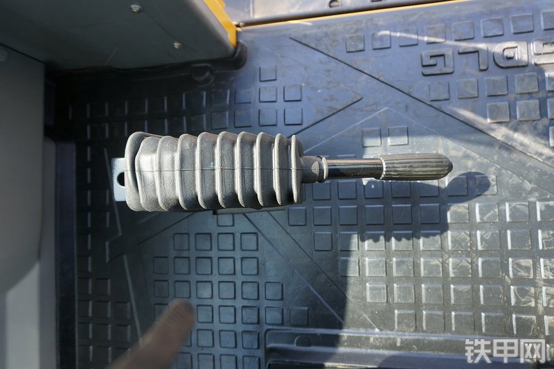 山东临工L955F装载机局部