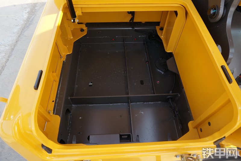 山东临工E6225F挖掘机局部