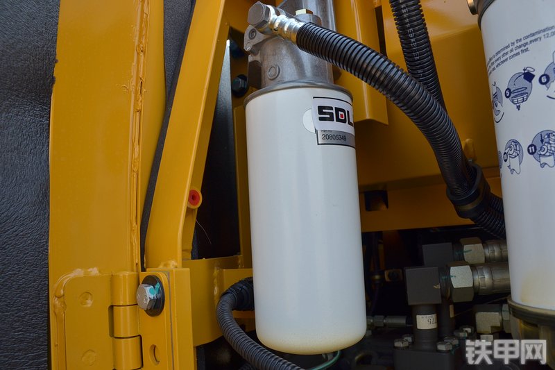 山东临工E6135F挖掘机局部