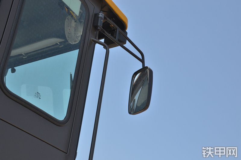 山东临工L952D装载机局部