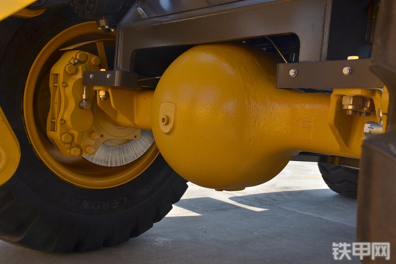 山东临工L933装载机局部