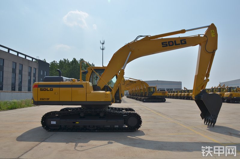 山东临工E6210F挖掘机整机外观