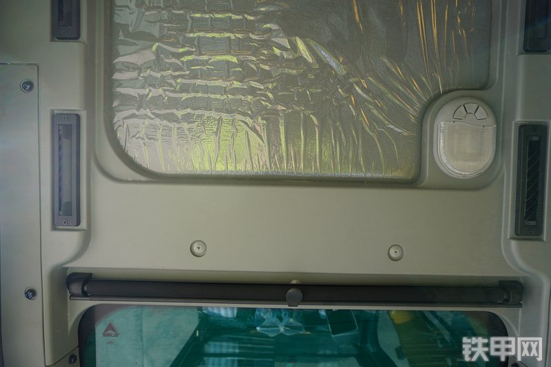 山东临工E6225F挖掘机局部