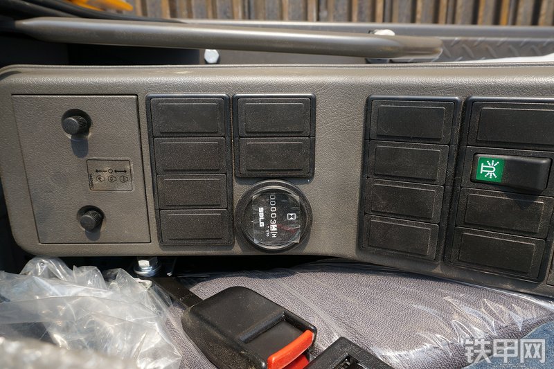 山东临工E6460F挖掘机局部