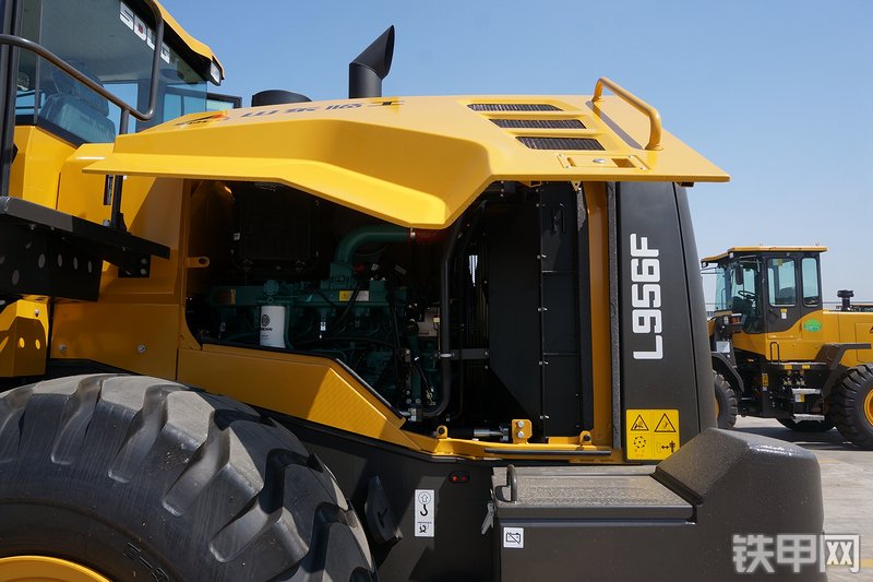 山东临工L956F装载机局部