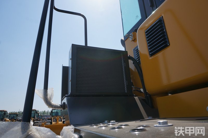 山东临工L953装载机局部