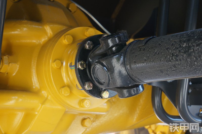 山东临工L955F装载机局部