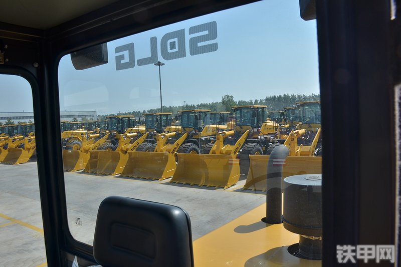 山东临工L933装载机局部