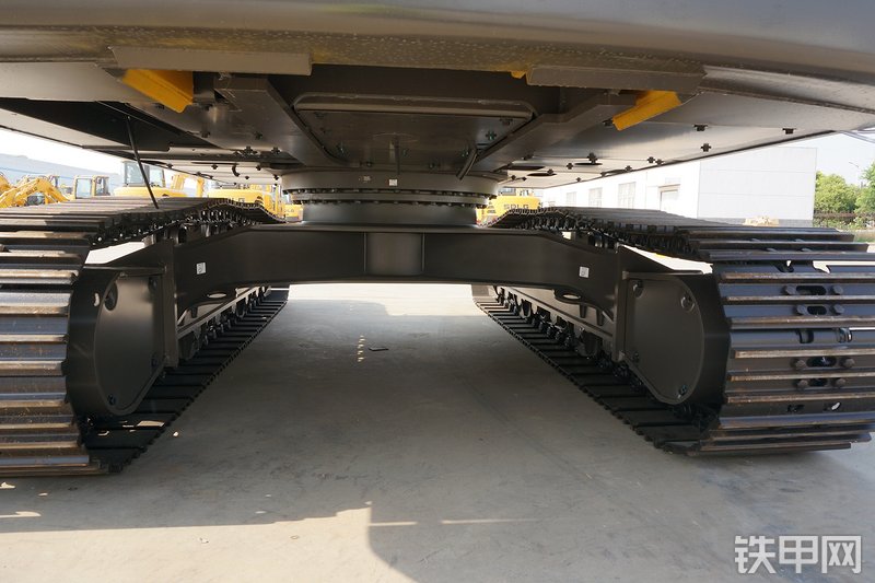 山东临工E6225F挖掘机局部