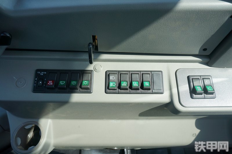 山东临工L955F装载机局部