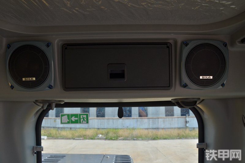 山东临工E6135F挖掘机局部