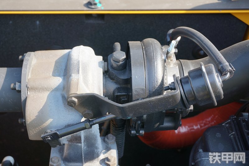 山东临工E6225F挖掘机局部