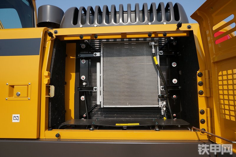 山东临工E6225F挖掘机局部