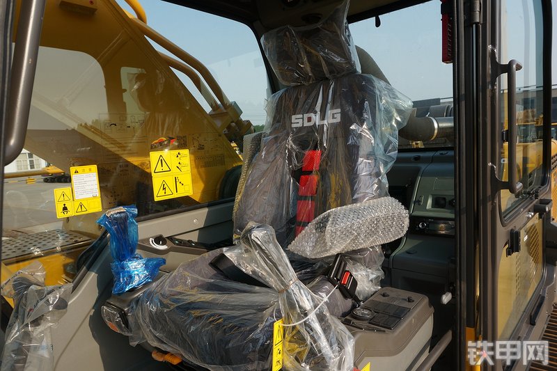 山东临工E6460F挖掘机局部