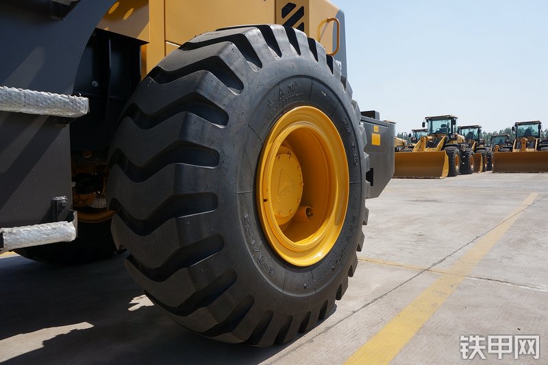 山东临工L953装载机局部