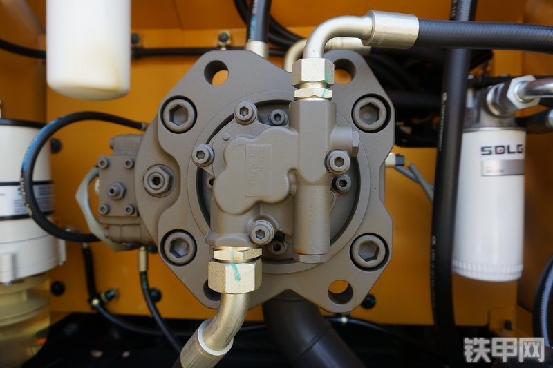 山东临工E6225F挖掘机局部