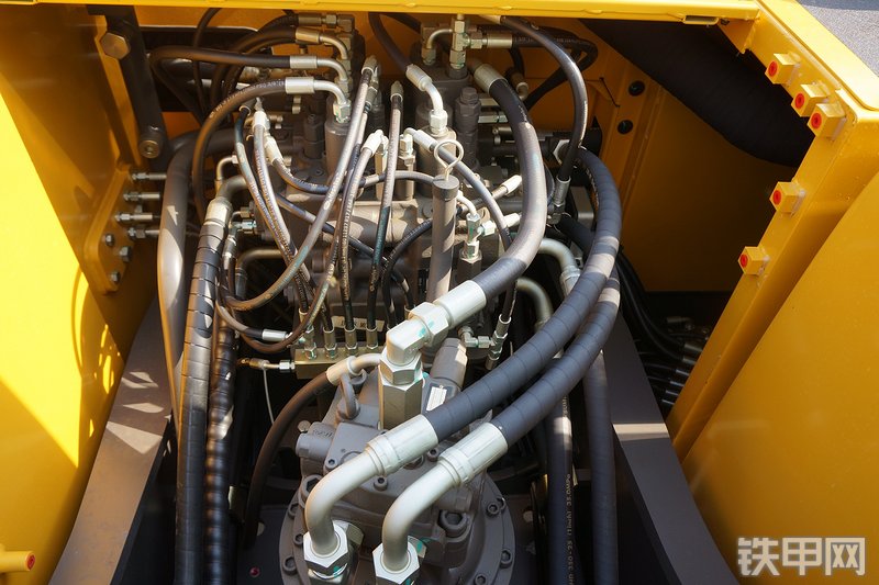 山东临工E6225F挖掘机局部