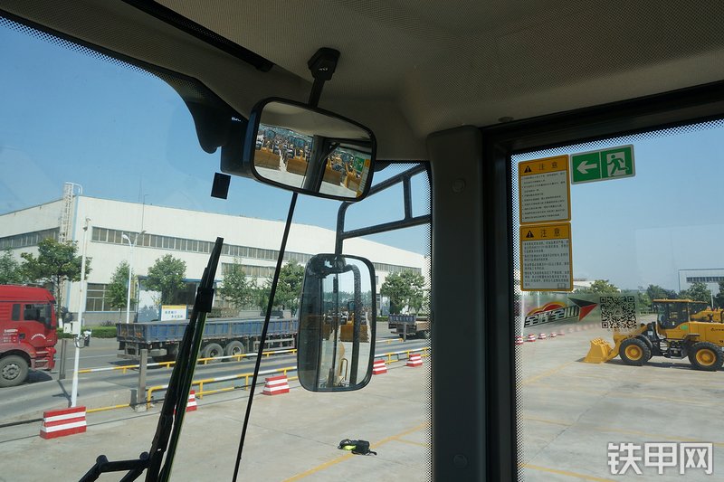 山东临工L955F装载机局部