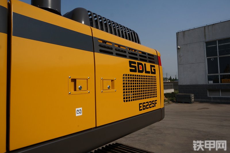 山东临工E6225F挖掘机局部