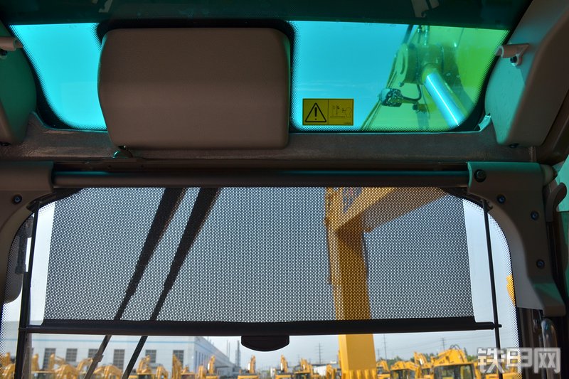 山东临工E6210F挖掘机局部